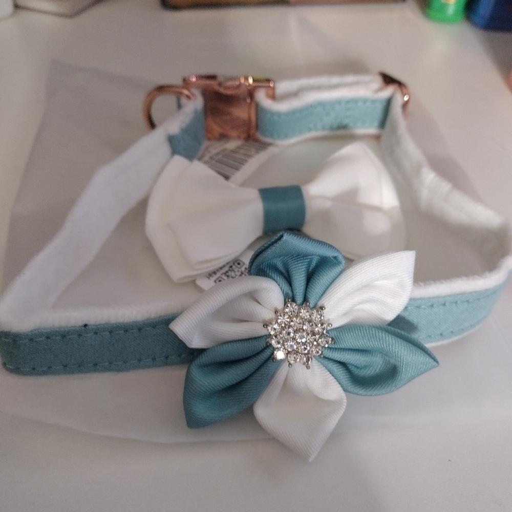 Elegant White and Blue Pet Collar with Interchangable Bows